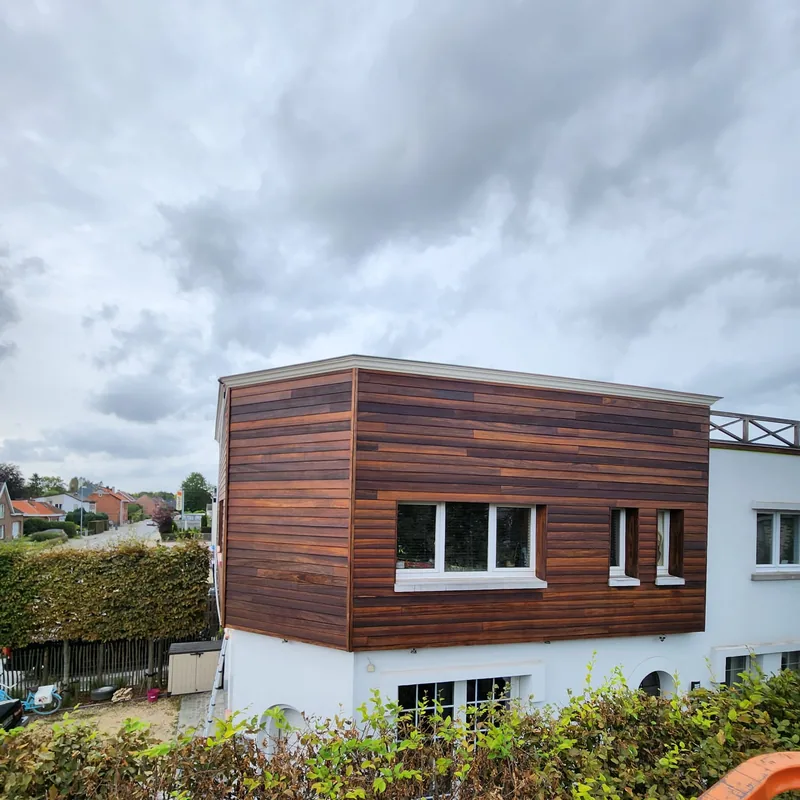 Woning met houten gevelbekleding