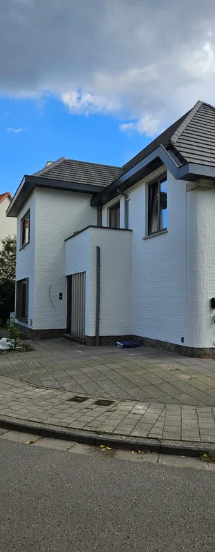 Witte woning, zijgevel