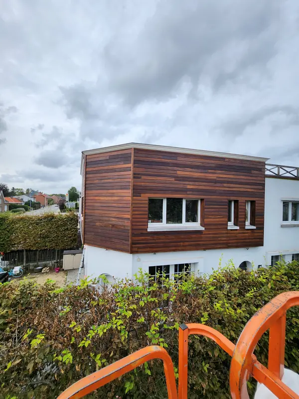 Woning met houten gevelbekleding