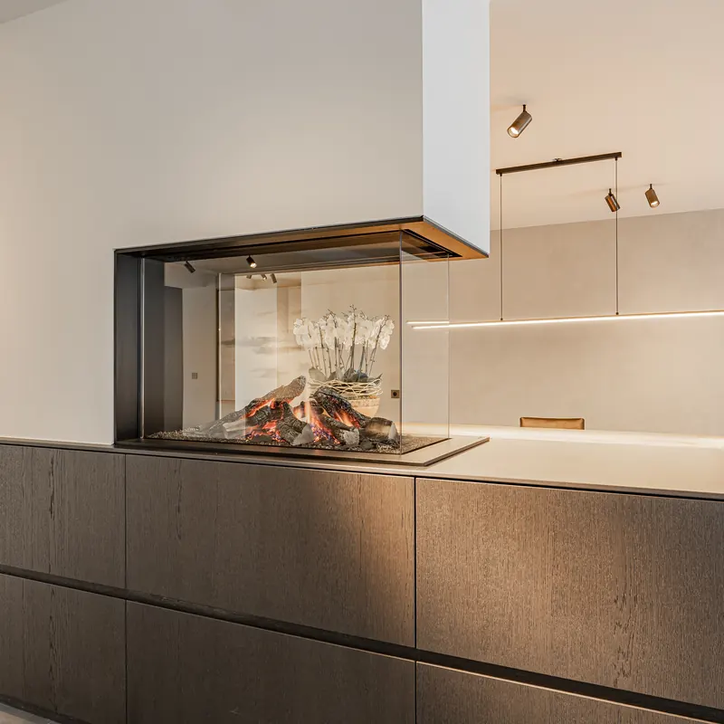 Haardmeubel en keuken, strak geschilderd